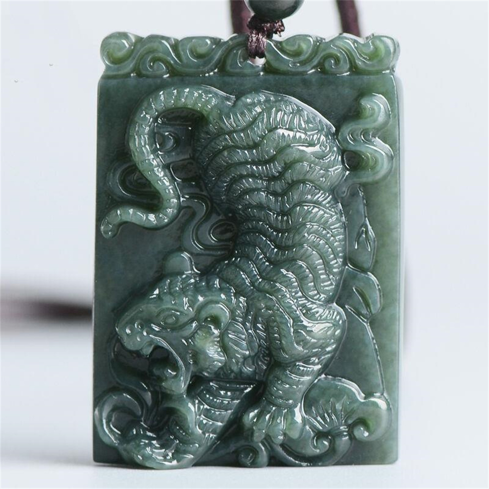 Vintage Things Collection - Natural verde oscuro HeTian Jade tallado