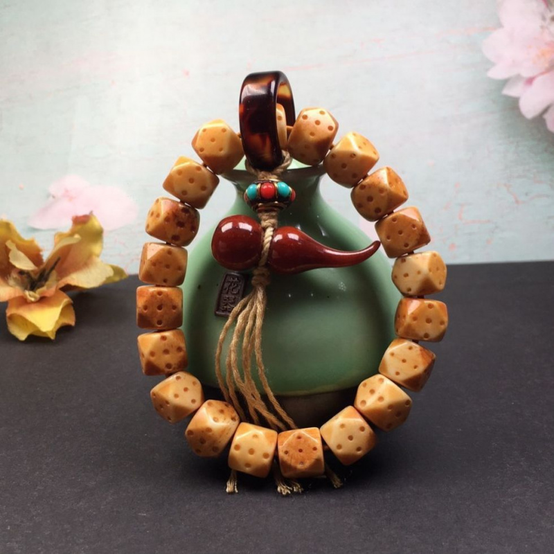 Cuentas Angulares de Hueso Jad - Vintage Collectibles And More reseña y precio