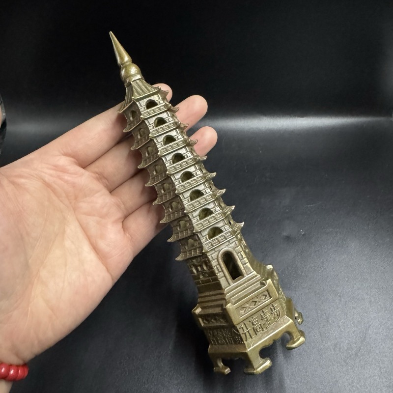 Estatua de Pagoda de Metal de  - Vintage Collectible Ornaments reseña y precio